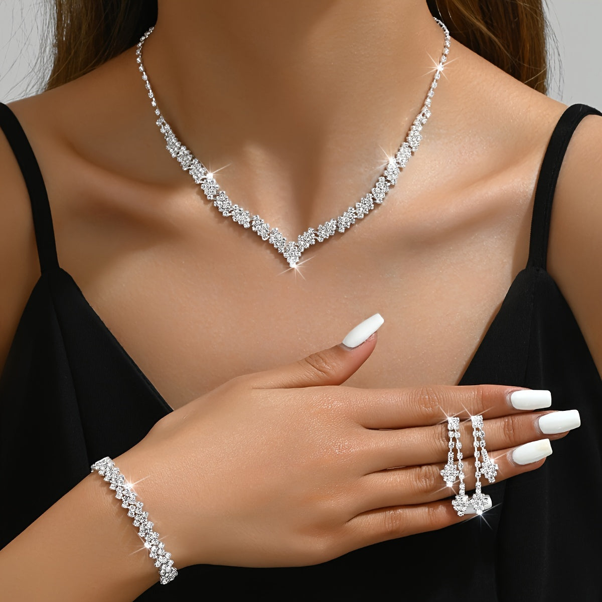 Introducing the latest summer bridal accessories from Europe and America, featuring wedding dresses, decorations, attire, and accessories. Explore our collection of Korean-inspired necklaces, earrings, bracelets, and three-piece sets.