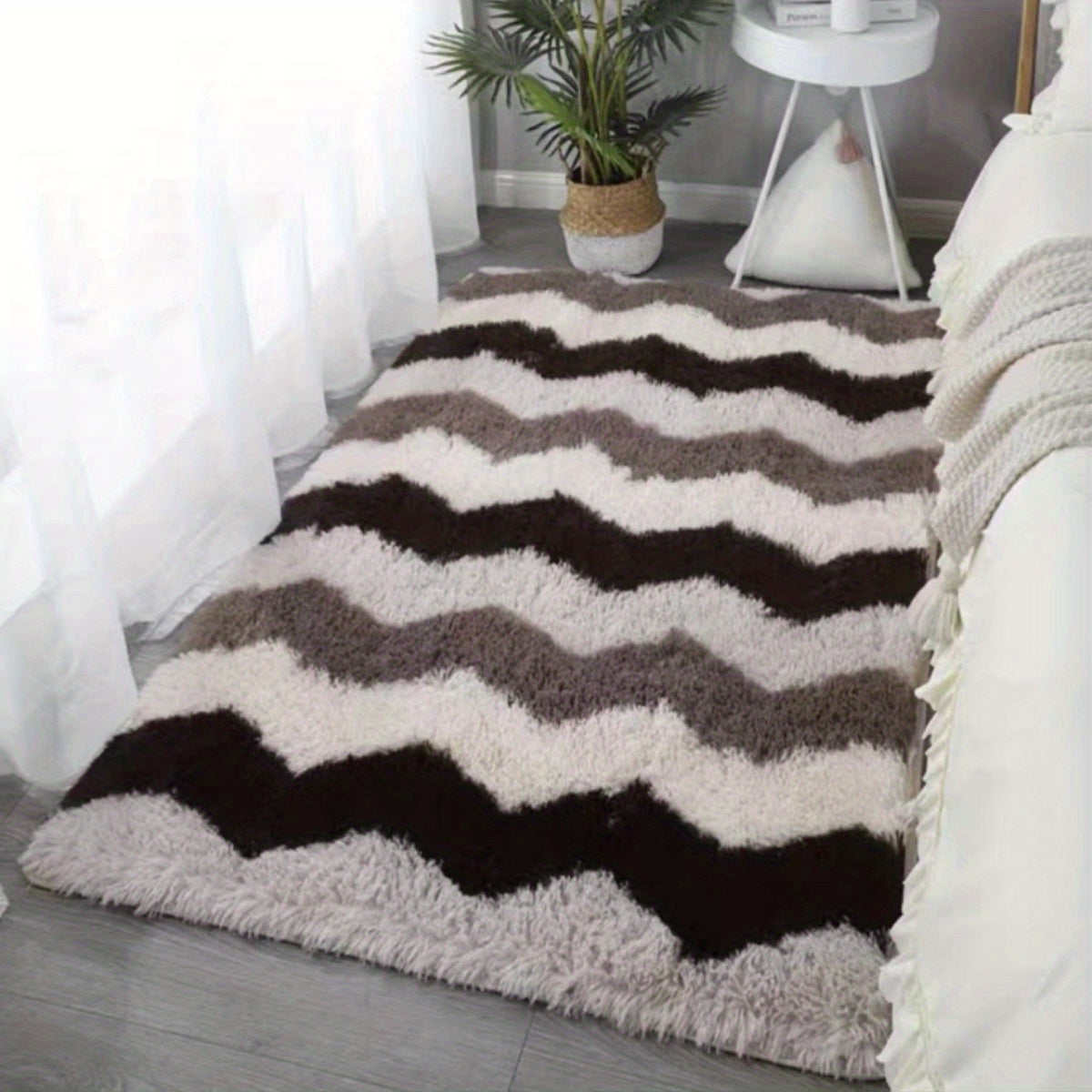 Elevate your space with our 1pc Stylish Simple Tie-dye Long Pile Carpet. This soft and comfortable rug is free of formaldehyde and any peculiar smell. It features non-shedding and non-fading qualities, making it perfect for a variety of spaces including