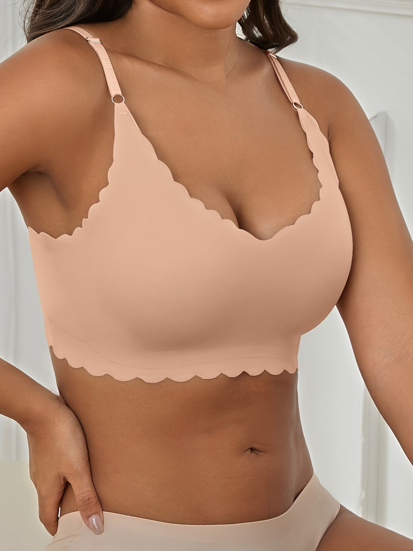 Seamless wireless bra for plus-size women with high elasticity and removable padding, in v-neck solid color.