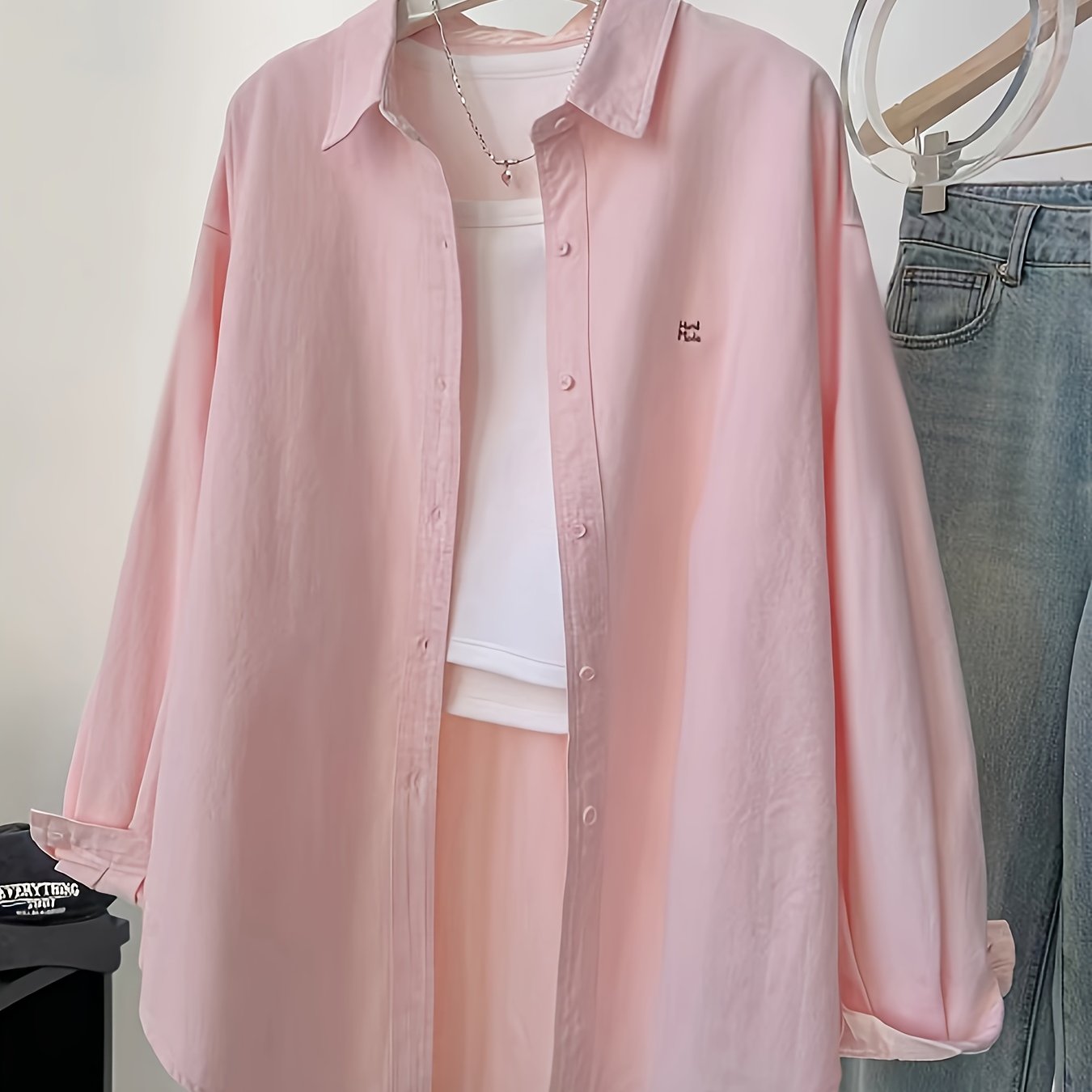 Women's embroidered long sleeve shirt made of 100% polyester woven fabric, 120g/m², with lapel collar. Loose fit sun protection top for spring/summer fashion.