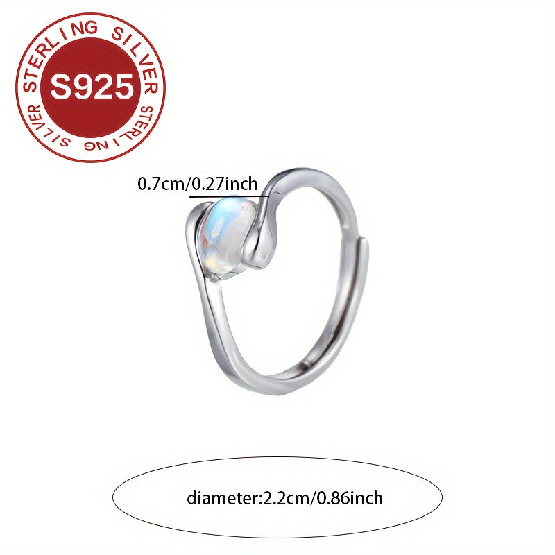 This elegant women's ring is crafted from 925 hypoallergenic material and features a minimalist design that exudes luxury and fashion. It is the perfect gift for Valentine's Day or Mother's Day and comes in a beautiful anti-oxidation gift box, weighing