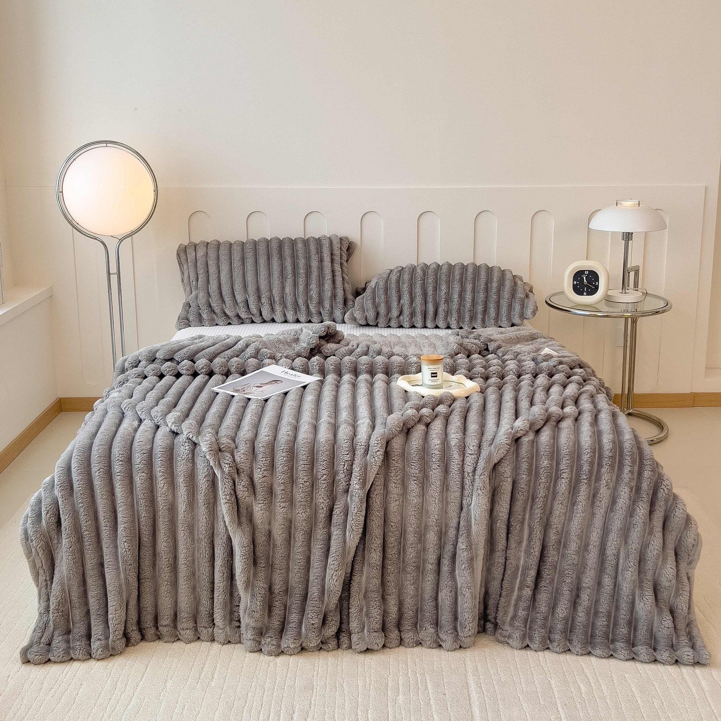 Warm up for autumn and winter with this versatile rabbit plush pull rod cover blanket. Perfect for single or double use in the bedroom, hotel, or dormitory, this super large and thickened blanket is sure to keep you cozy all season long.