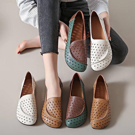 Women's lightweight, breathable clogs with contrast colors.