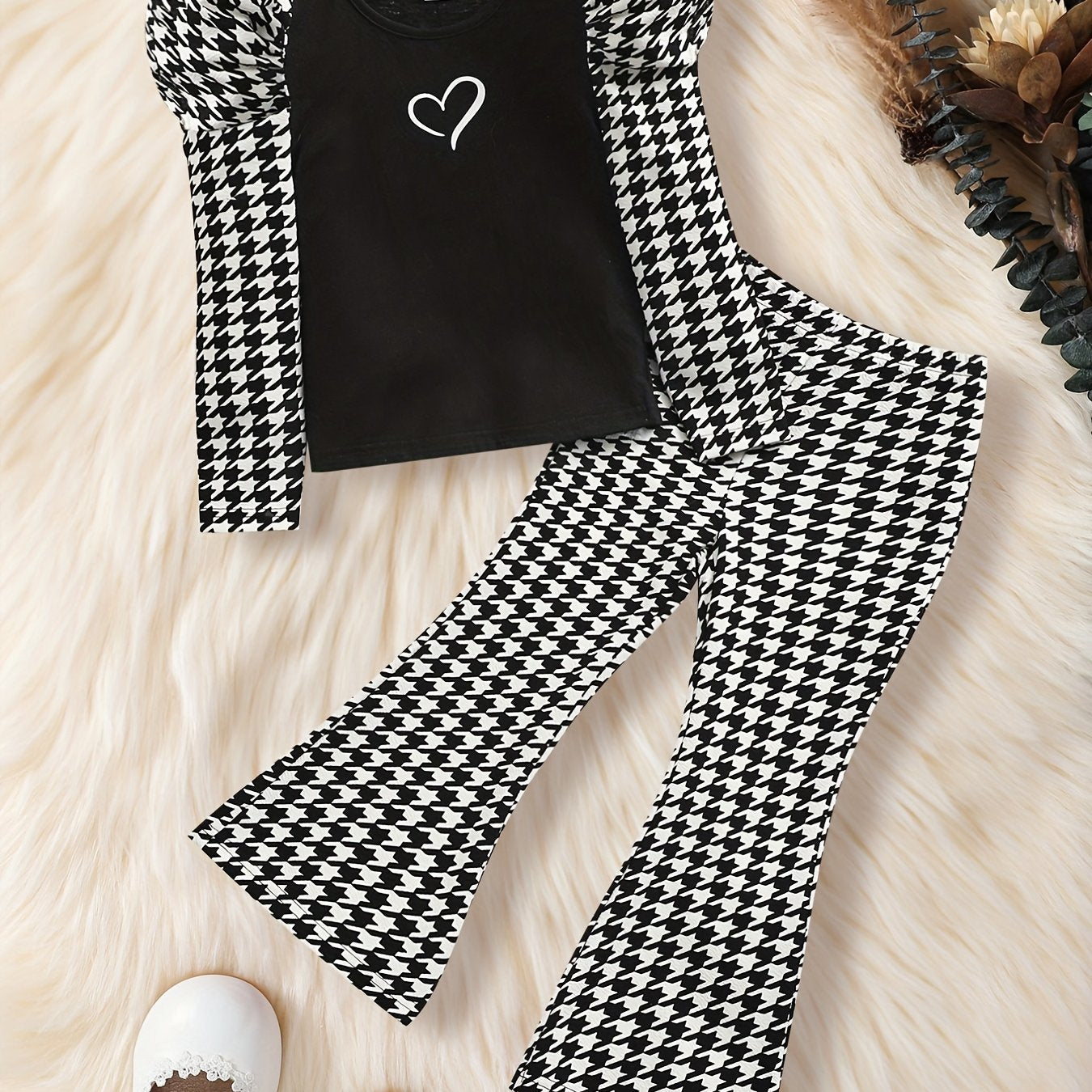 Long Sleeve Heart Print Houndstooth Top & Pants Set for Girls, Casual Outdoor Outfits for Spring and Fall.