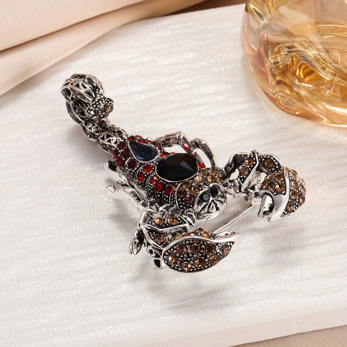 Stylish Men's Animal Brooch with Rhinestones - Made of High-Quality Zinc Alloy, a Trendy and Multi-Purpose Accessory for Events