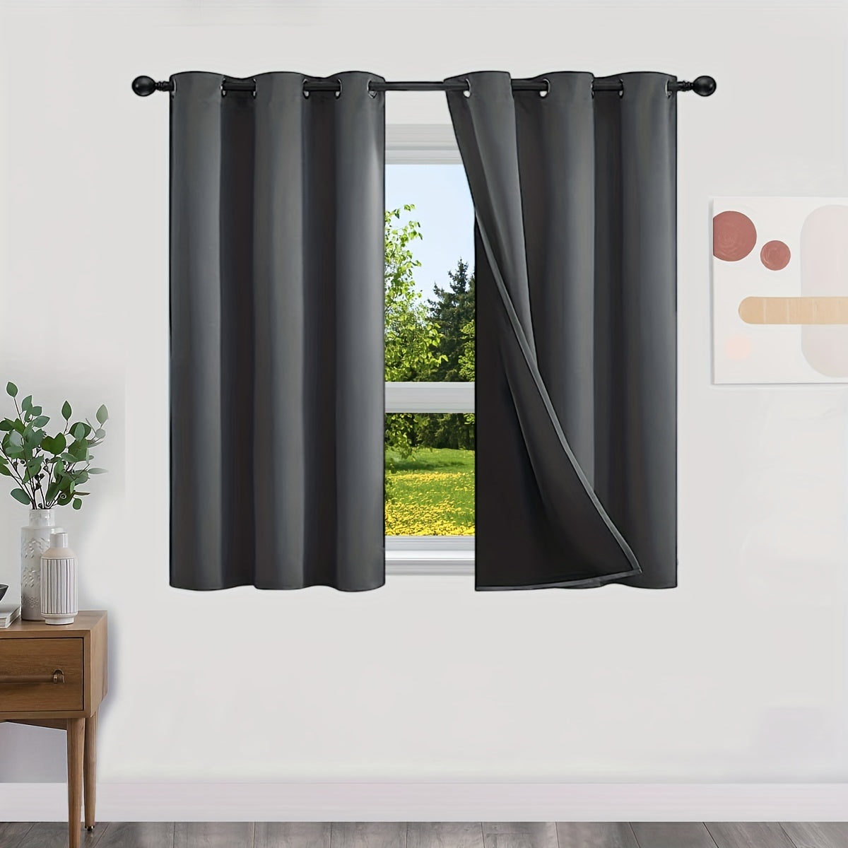 100% opaque blackout curtains, with a layer of lining included, 2 pieces.