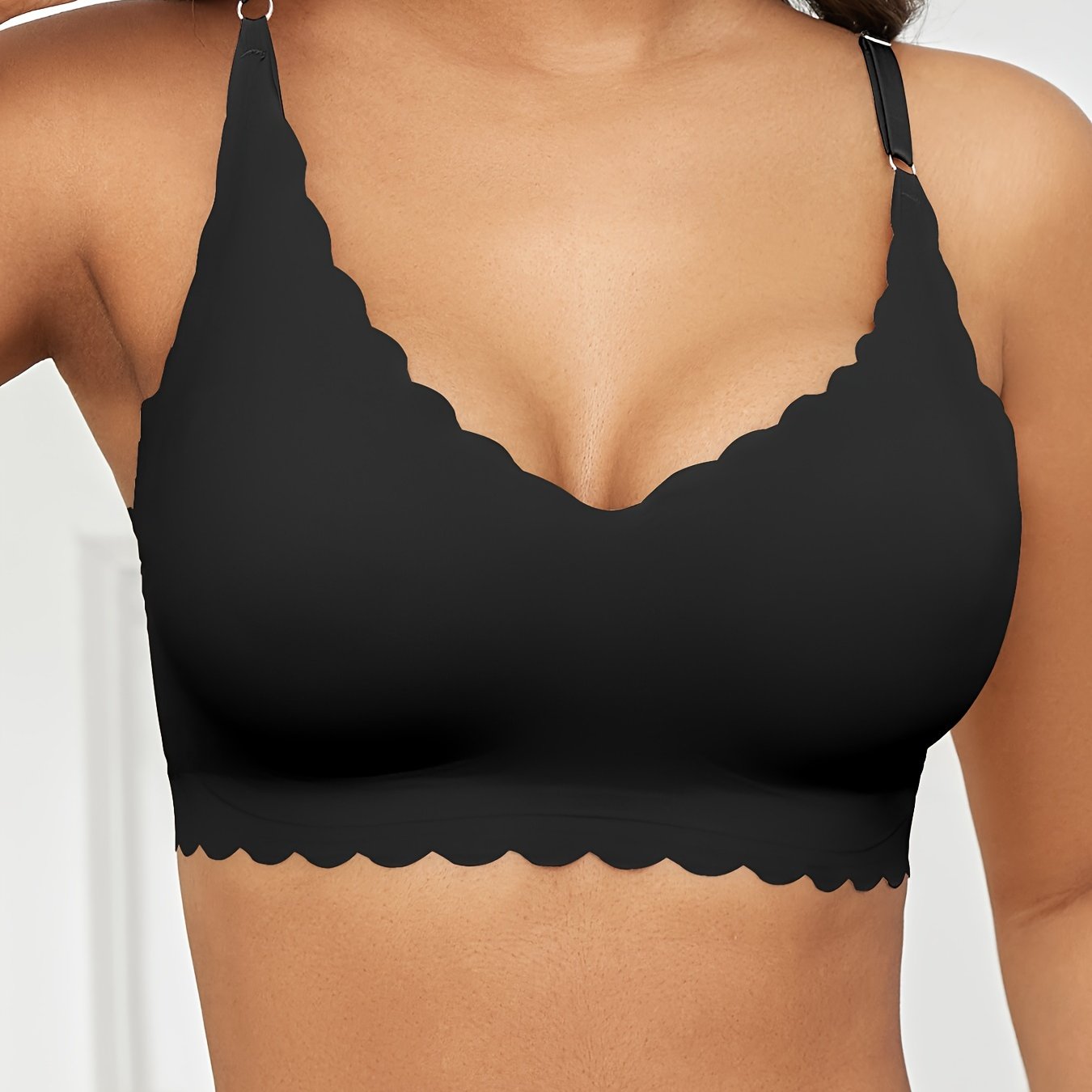 Seamless wireless bra for plus-size women with high elasticity and removable padding, in v-neck solid color.