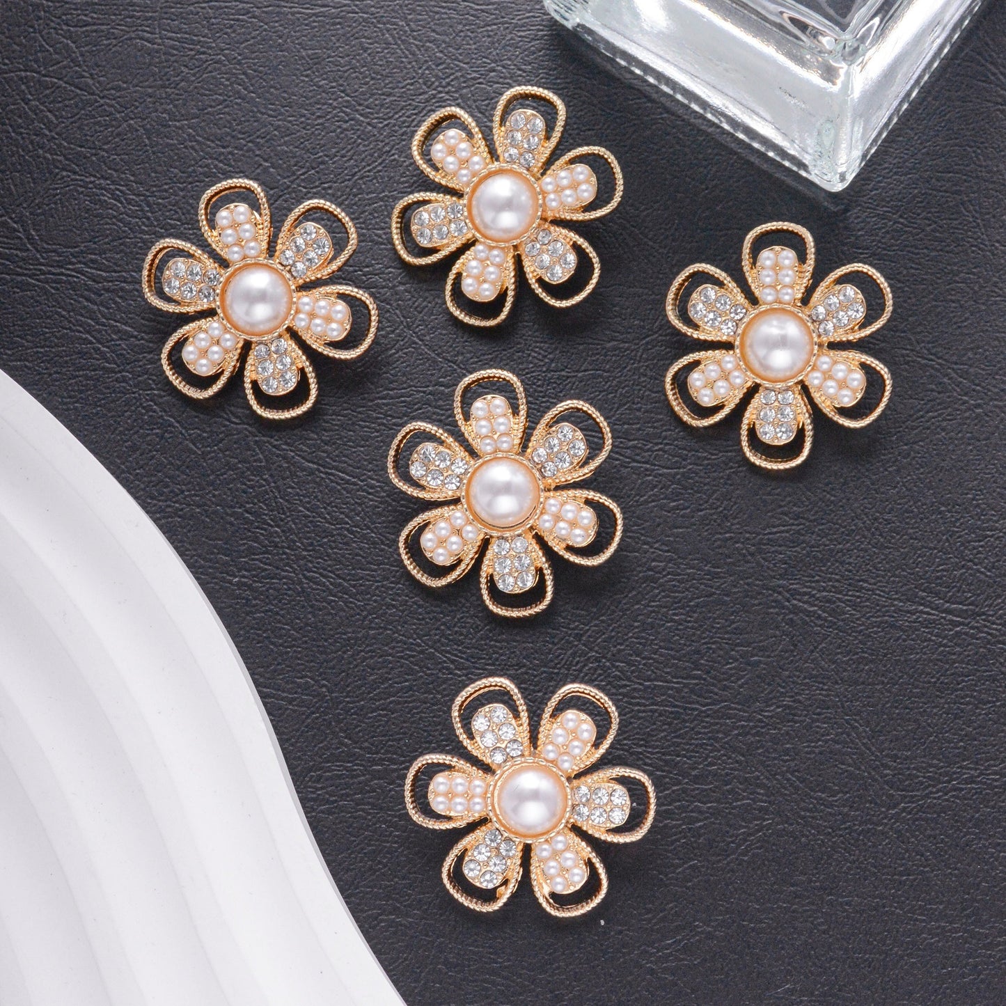 Elegant Set of 5 Flower-Shaped Alloy Buttons with Pearl and Rhinestone Details - Perfect for Sweaters, Coats, Blazers, and DIY Fashion Projects