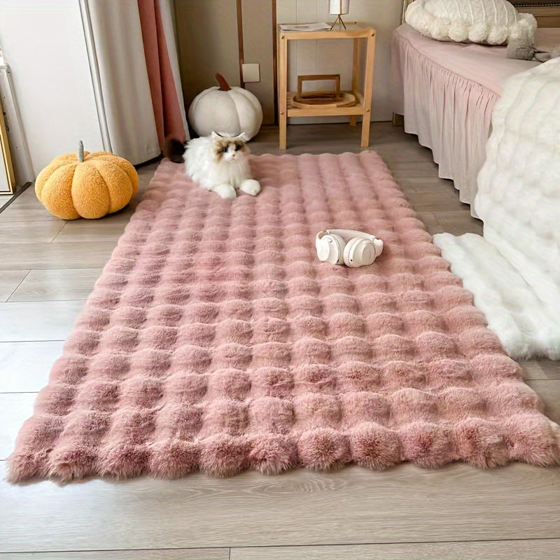 This high-pile plaid carpet in winter features a soft pink rabbit faux fur touch, making it warm and fluffy. The non-slip faux fur rug is perfect for adding a cozy touch to your living room. Measuring 60 x 120 cm, it is the ideal size for any space.