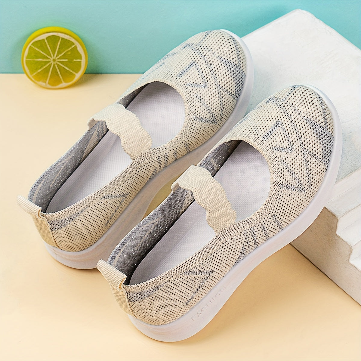 Stylish lightweight woven low top shoes for girls, perfect for spring and autumn.