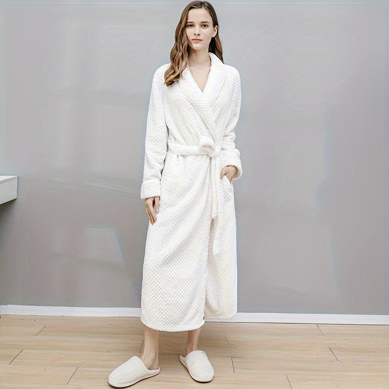 Thick flannel bathrobe with long sleeves and soft coral velvet, ideal for lounging at home or after bathing.