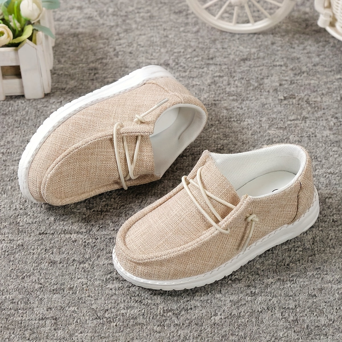 Boys' casual low top canvas shoes, lightweight and breathable for all seasons.