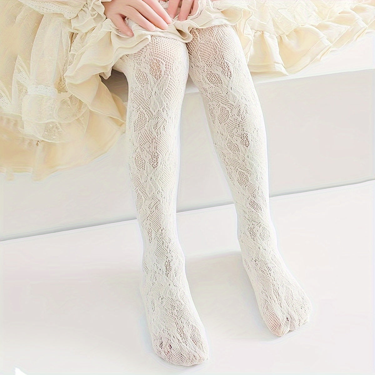 3 girls' knitted tights with heart pattern, nylon 80% spandex 20%, white lace trim design, suitable for dance and indoor/outdoor wear.