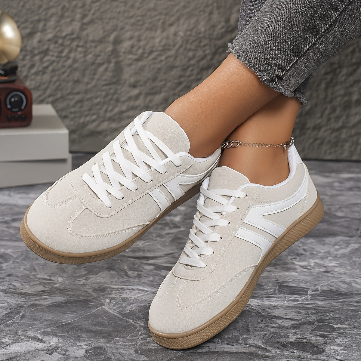 Women's 2025 Casual Retro Flat Lace-up Sneakers