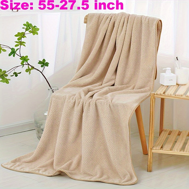 Soft, thick, and large bath towel in a solid color. Absorbent polyester blend, machine washable. Great for home bathrooms, ideal for Christmas.