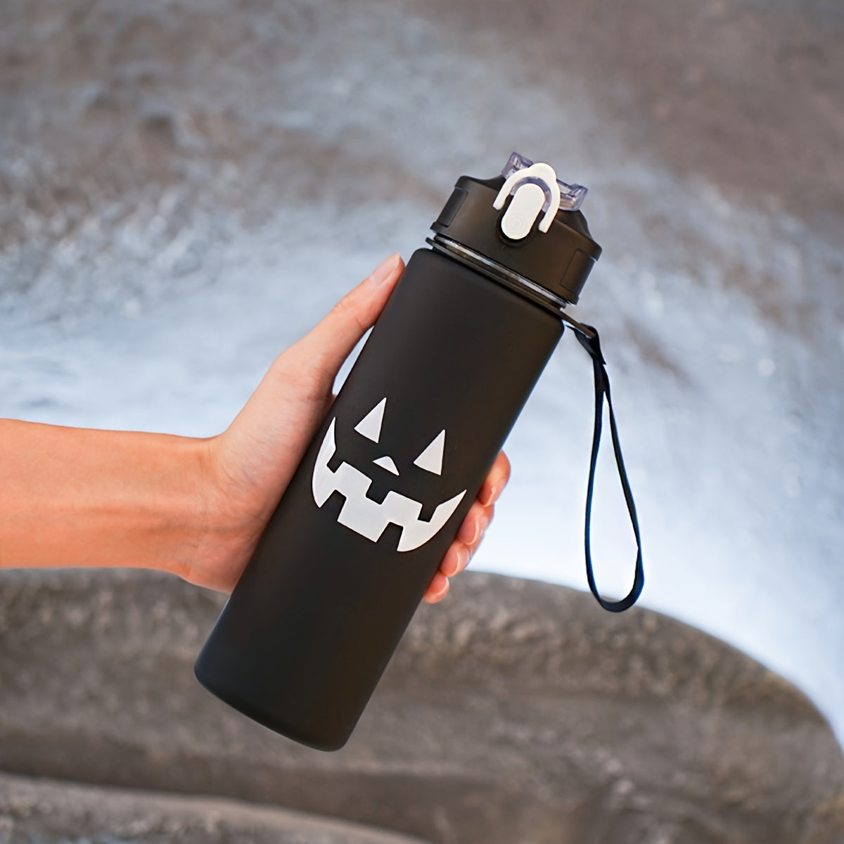 Halloween-themed water bottle set with 2000ml, 800ml, and 300ml cups, or 750ml individual cup for outdoor sports. Featuring fun Halloween prints. Ideal for the summer season. A must-have for Halloween enthusiasts.