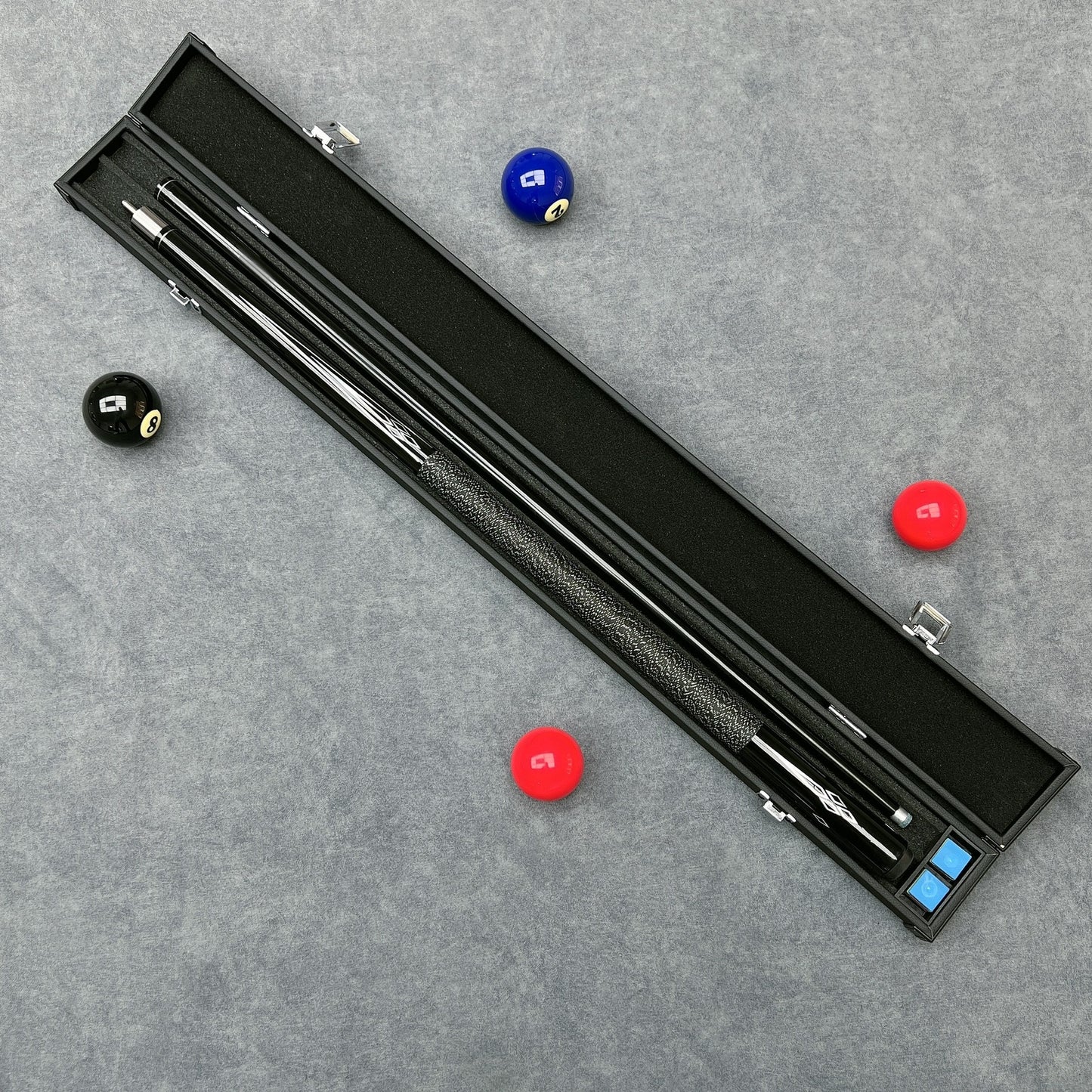 Billiard Cue Set includes 1 premium cue, 1 high-quality cue box, and 2 pieces of gun powder. The cue features a carbon forearm, non-slip line grip, and excellent hitting effect. Length