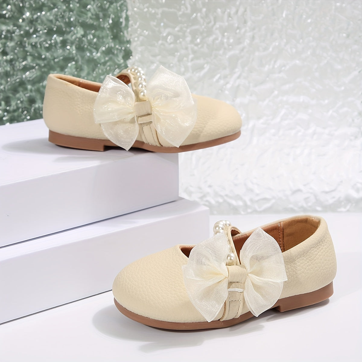 Stylish pearl bow Mary Jane shoes for girls, perfect for parties and weddings. Lightweight and breathable for spring and summer.