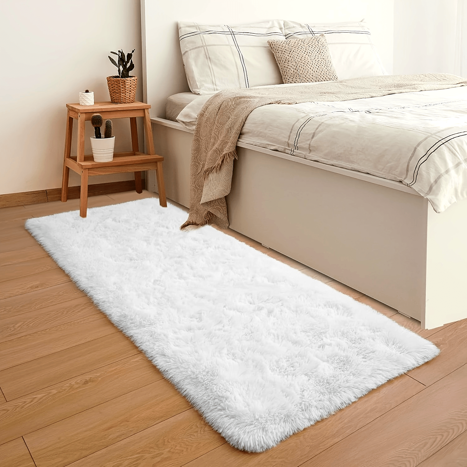 Plush mat, ideal for indoor decoration, warm and inviting. It is soft and sturdy, with easy maintenance and lightweight portability. Suitable for various areas such as beside the sofa, bed, bay window, or in front of a shoe changing stool. Available in