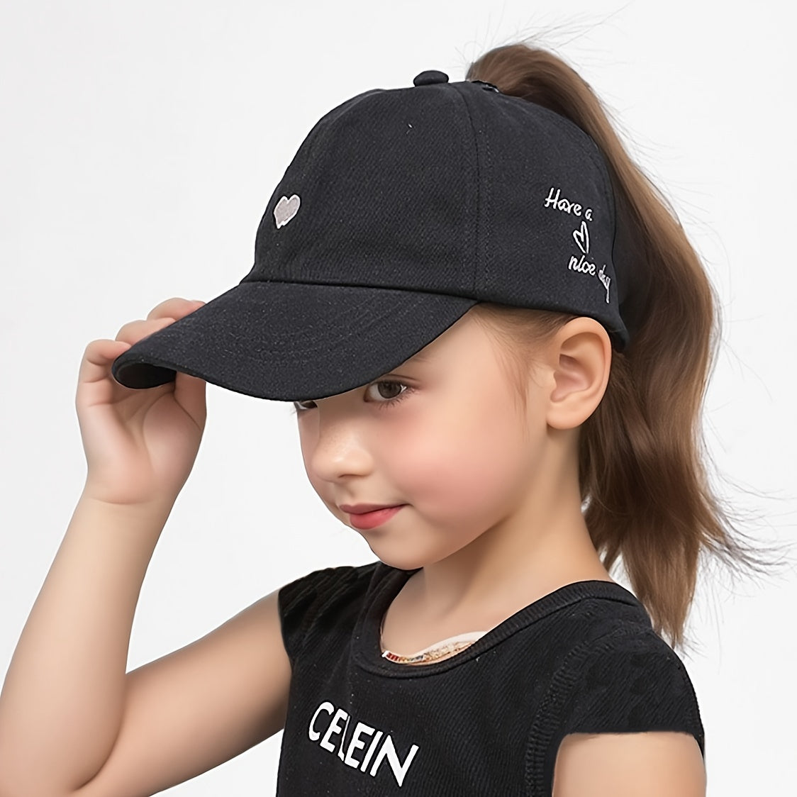 Youngsters' sun protection baseball cap made of 100% polyester with heart pattern, snap closure, and ponytail opening. Suitable for ages 5-10 for daily and casual wear in spring/summer