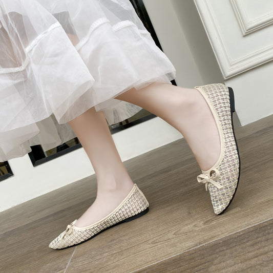 Stylish mesh flats with bowknot for women - lightweight, slip-on, pointed toe shoes for all seasons.