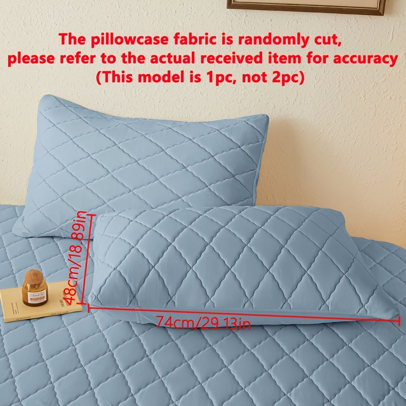 A sleek and contemporary pillowcase designed for skin comfort, with a soft, breathable, waterproof fabric and a stylish diagonal grid pattern. Perfect for bedroom use, this set includes a moisture-absorbing pillow cover, a dust-proof pillow protector