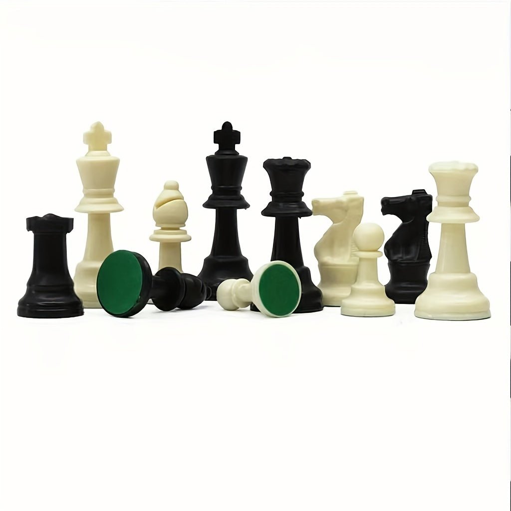 32 plastic chess pieces with black and white king measuring 97mm in height for game entertainment