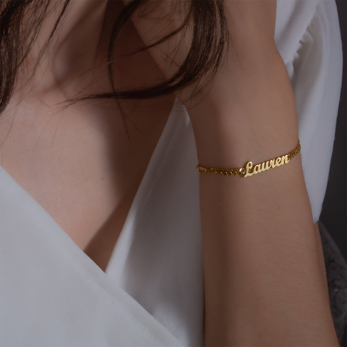 Give the perfect gift of elegance with this customizable bracelet made from 18K gold-plated stainless steel. Featuring a sleek minimalist design crafted with precision through welding and laser cutting, this bracelet is ideal for Valentine's Day or