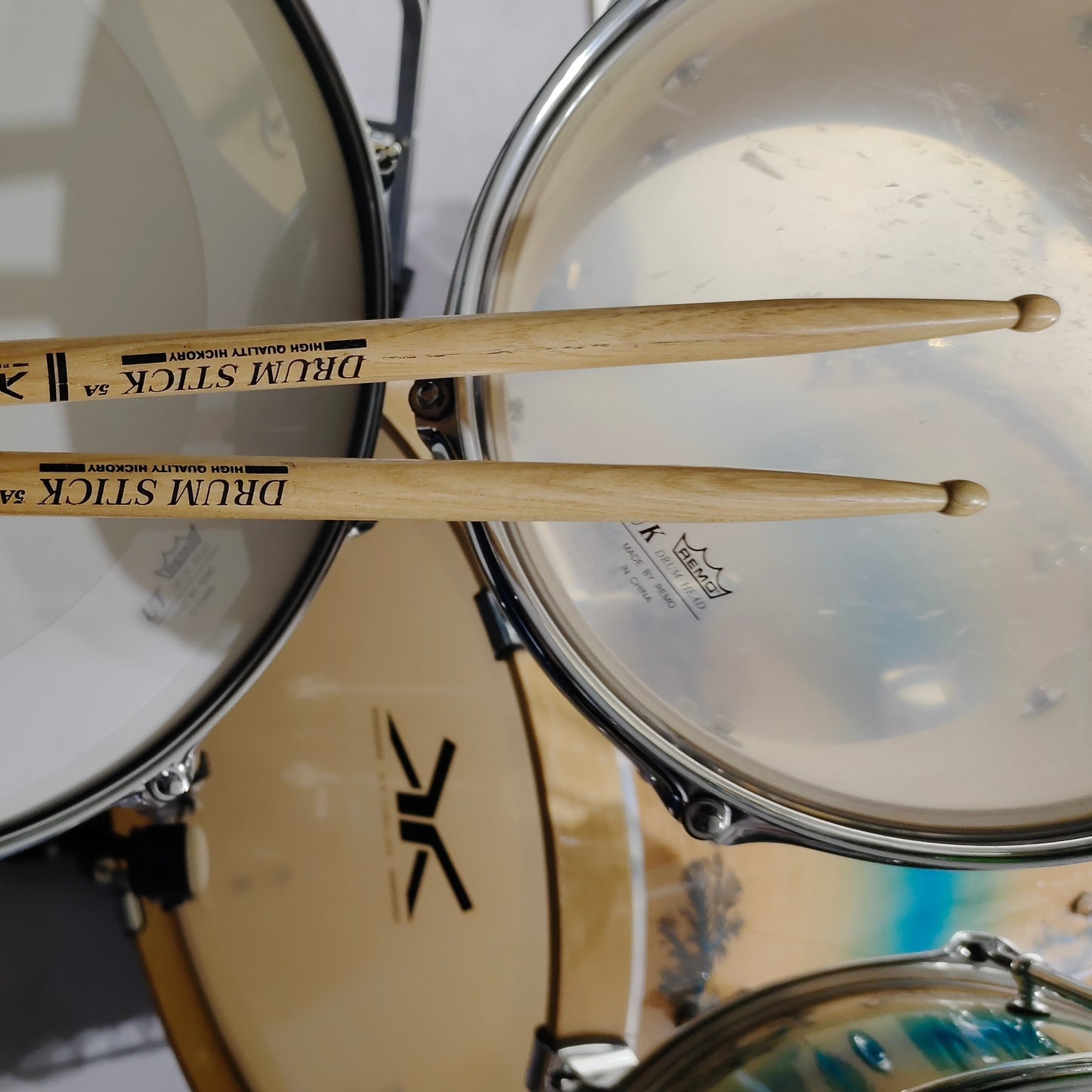 5A Hickory Drumsticks, Uncharged Pair - Economic Quality, Balanced Weight, Durable, Ideal for Practice & Jazz Performances