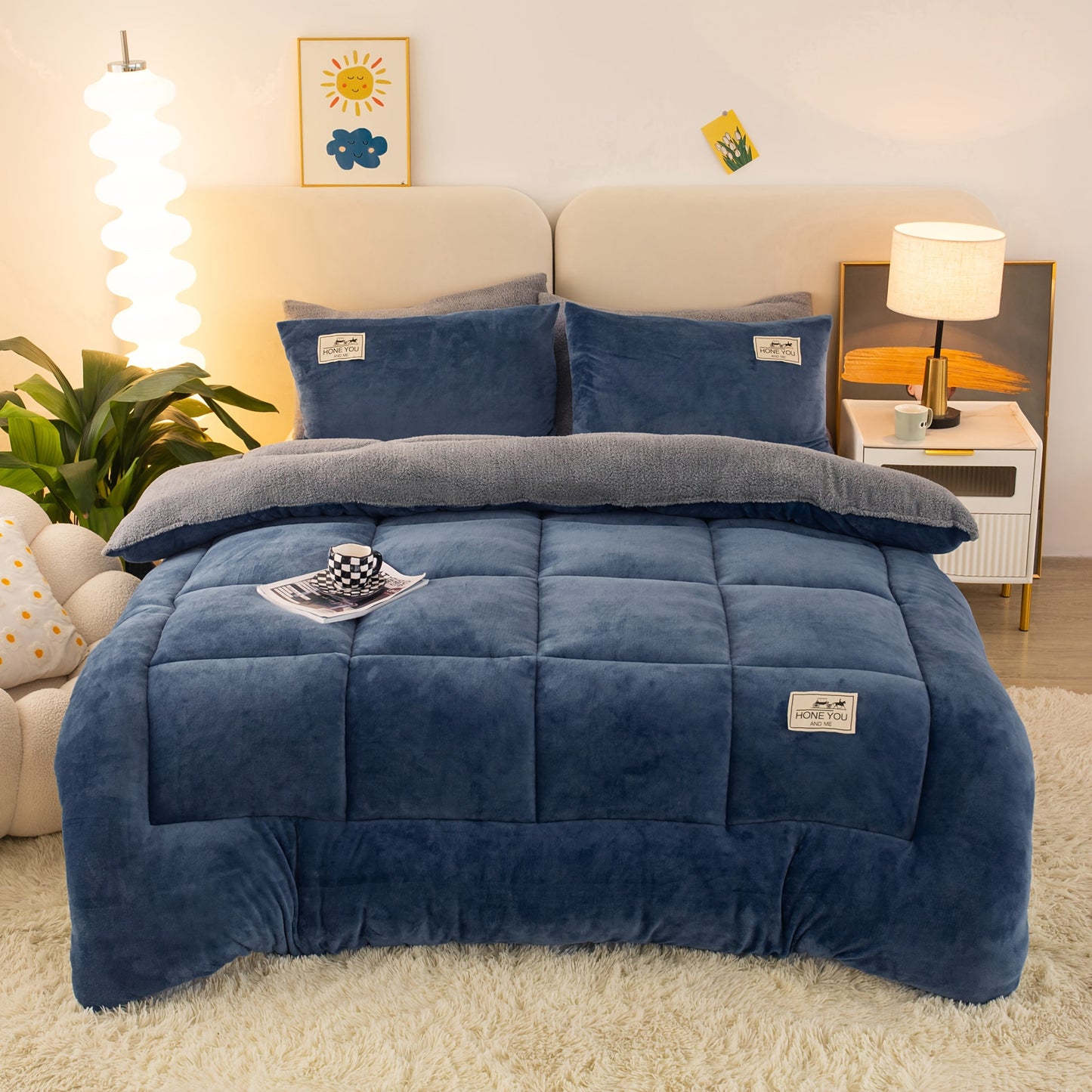 This reversible comforter features a lodge style design with a plush milk velvet bread grid pattern on one side and a cozy 190Gsm heavy weight sherpa fleece quilt core on the other. Made from polyester, this comforter is machine washable and provides