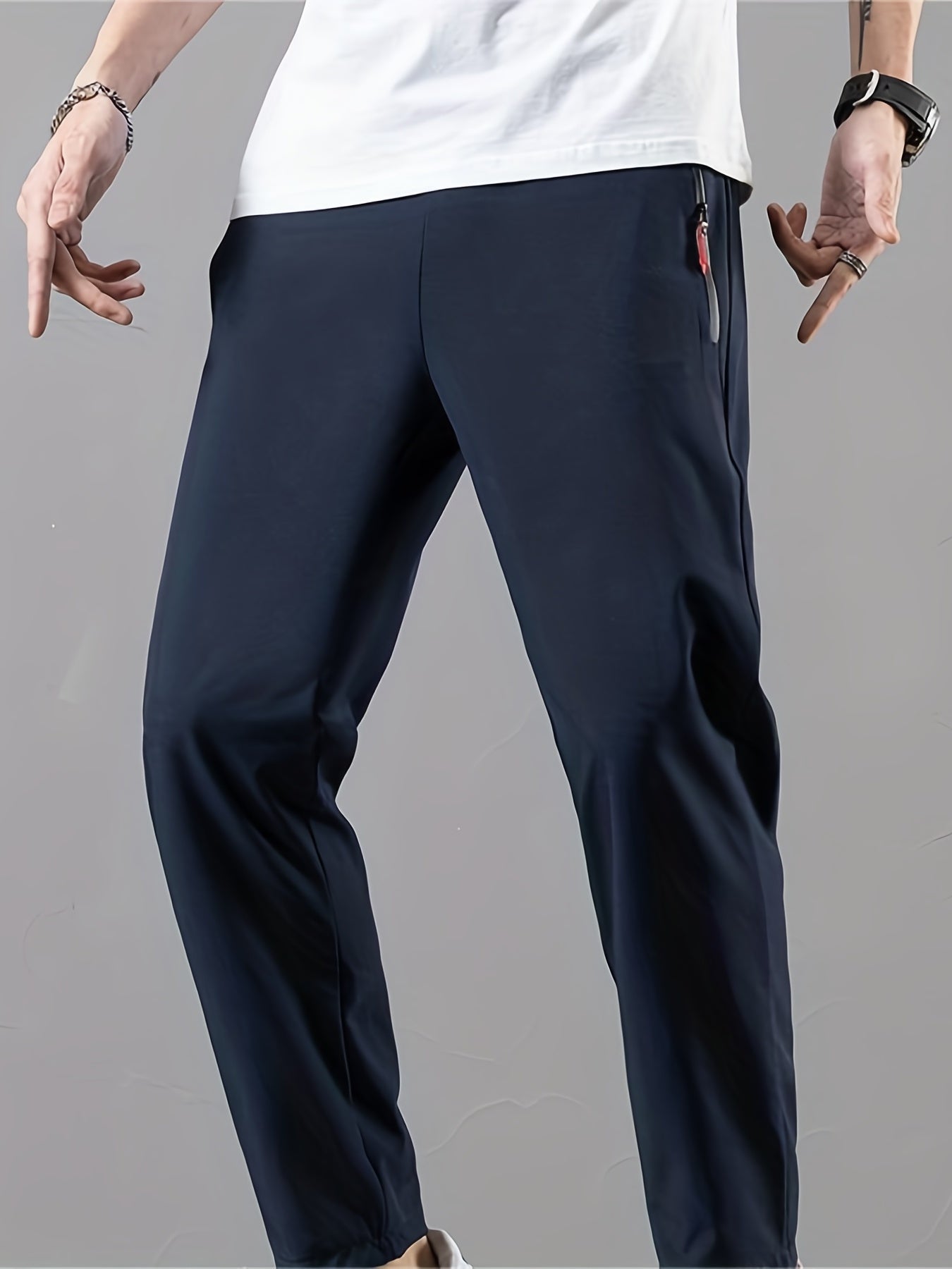 Casual men's pants with stretch, drawstring and zipper for spring and summer sports.