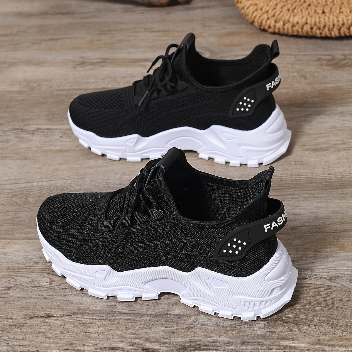 Breathable knit sneakers for women: lightweight, comfortable, low-top running shoes with soft soles for all seasons.