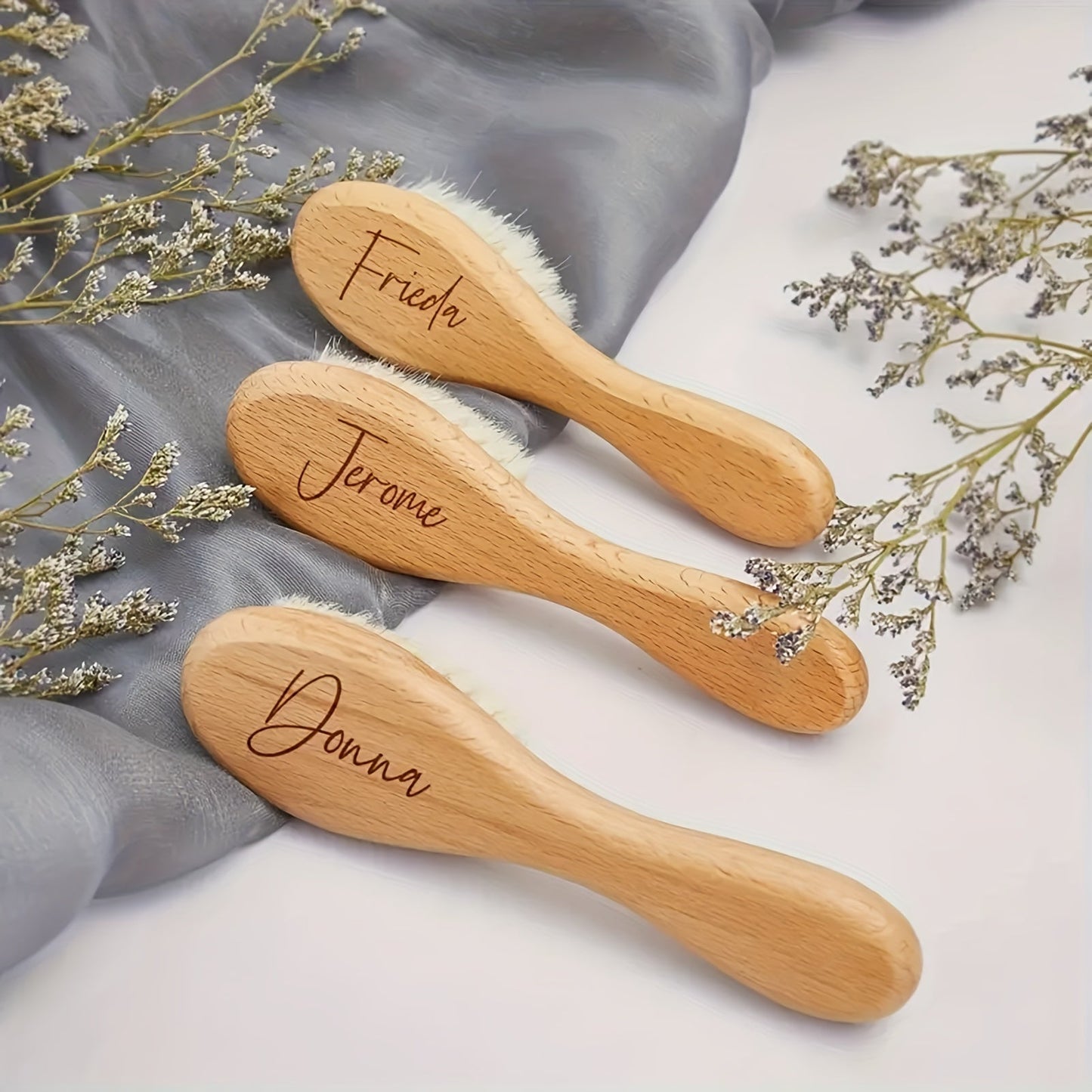 Personalized hair brush with engraving - the perfect keepsake gift for Mom.