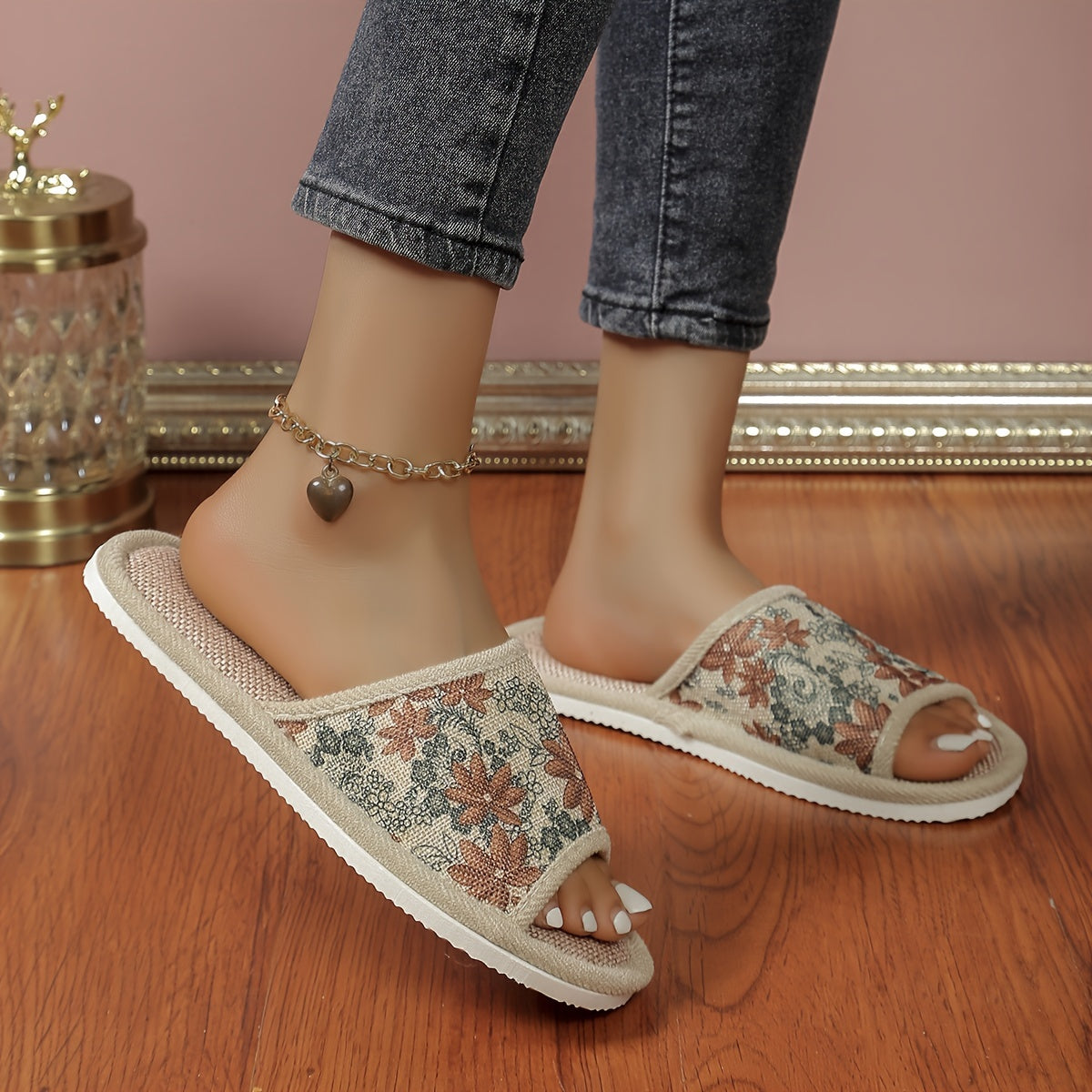 Breathable linen slippers with blue floral design, suitable for all seasons. Features EVA sole, fabric lining, and can be handwashed or dry cleaned. Casual home footwear for men and women.