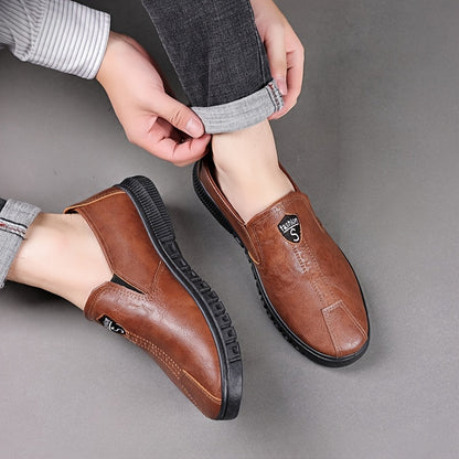 Stylish slip-on low-top shoes for middle-aged men, perfect for business casual wear in autumn and winter.