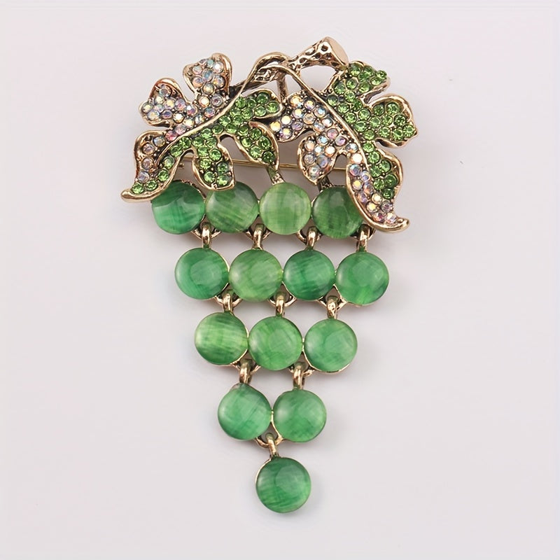 Creative high-end cat eye green grape chest flower suit decoration pin with new fashion fruit brooch.