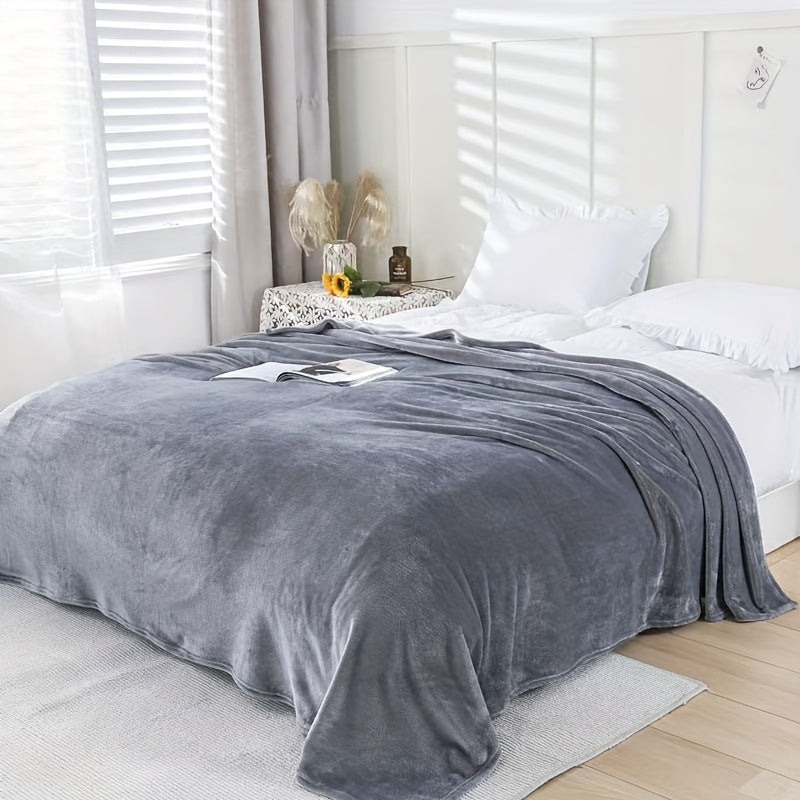 Cozy Grey Flannel Fleece Blanket in Country-Rustic Style, Made of 100% Polyester Coral Fleece. Perfect for Bed or Sofa, All-Season Multipurpose Knit Fabric. Easy to Clean in the Washing Machine, 250-300 gsm Warmth Level.