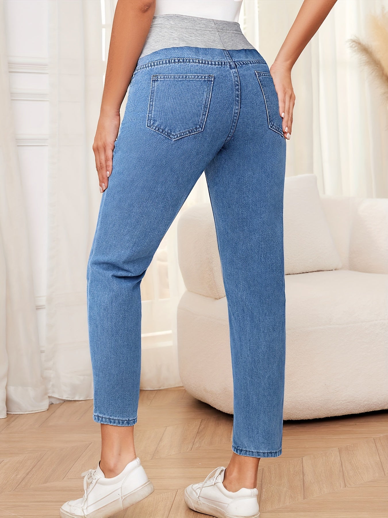 Maternity jeans in a washed denim style with a loose fit and straight leg. Made from 65% cotton and 35% polyester, these non-stretch pants feature a solid color and mature style perfect for