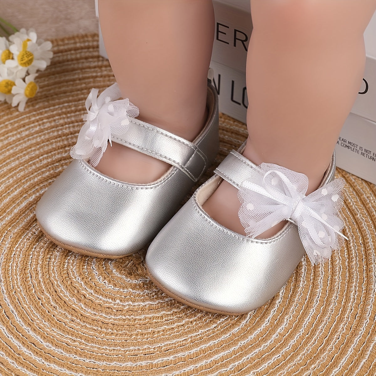 New girl's Mary Jane princess shoes with PU butterfly knot, magic tape design, perfect for babies learning to walk in spring and autumn.