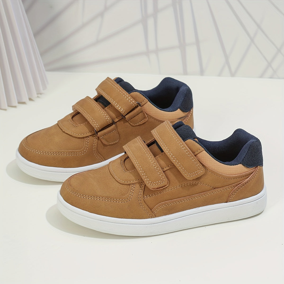 Lightweight non-slip skate shoes for boys, suitable for all seasons.