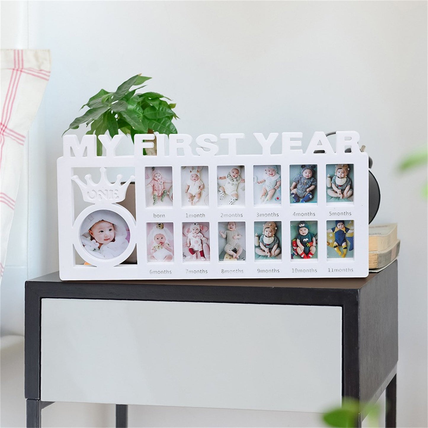 Capture every milestone of your baby's growth with our 12-month growth record photo frame. This creatively designed frame is made from high-quality PP plastic material, making it a perfect Christmas or Halloween gift for new parents.