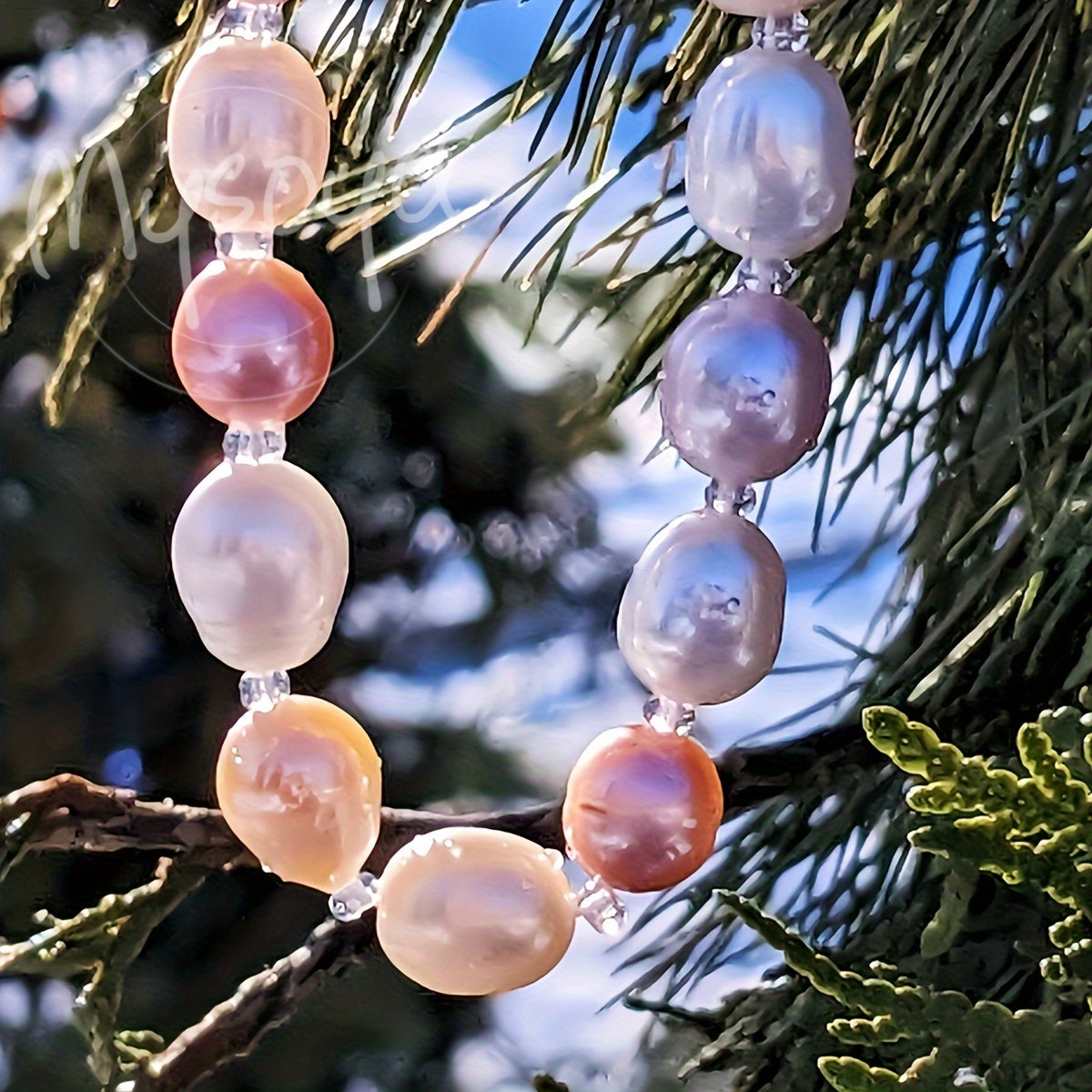 This elegant vintage-style necklace features handcrafted natural freshwater pearls, with a beautiful combination of 9-10mm white and pink baroque pearls. It comes in a gift box, making it a perfect accessory for daily wear, parties, birthdays