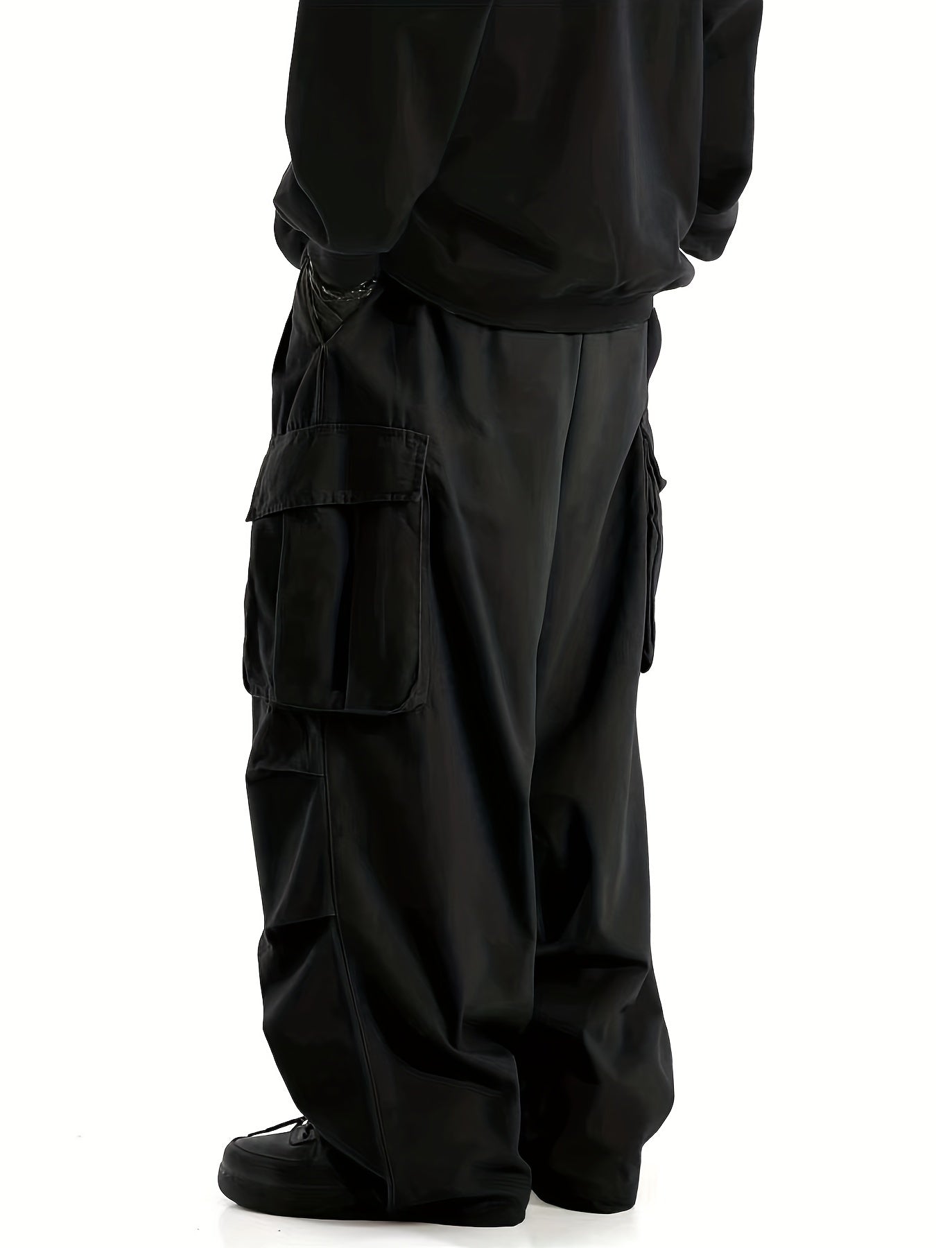 Men's straight leg cargo pants with multiple flap pockets, loose and casual for outdoor activities or work, in streetwear style.