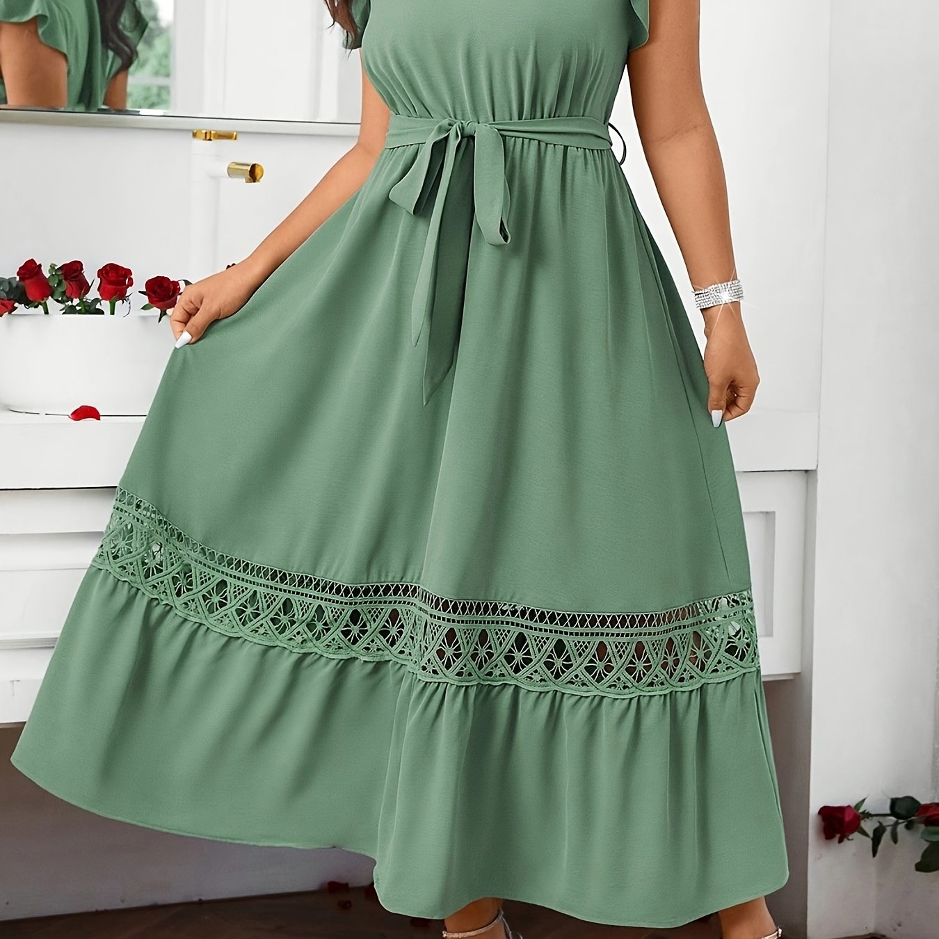 Casual dress with fashionable temperament.