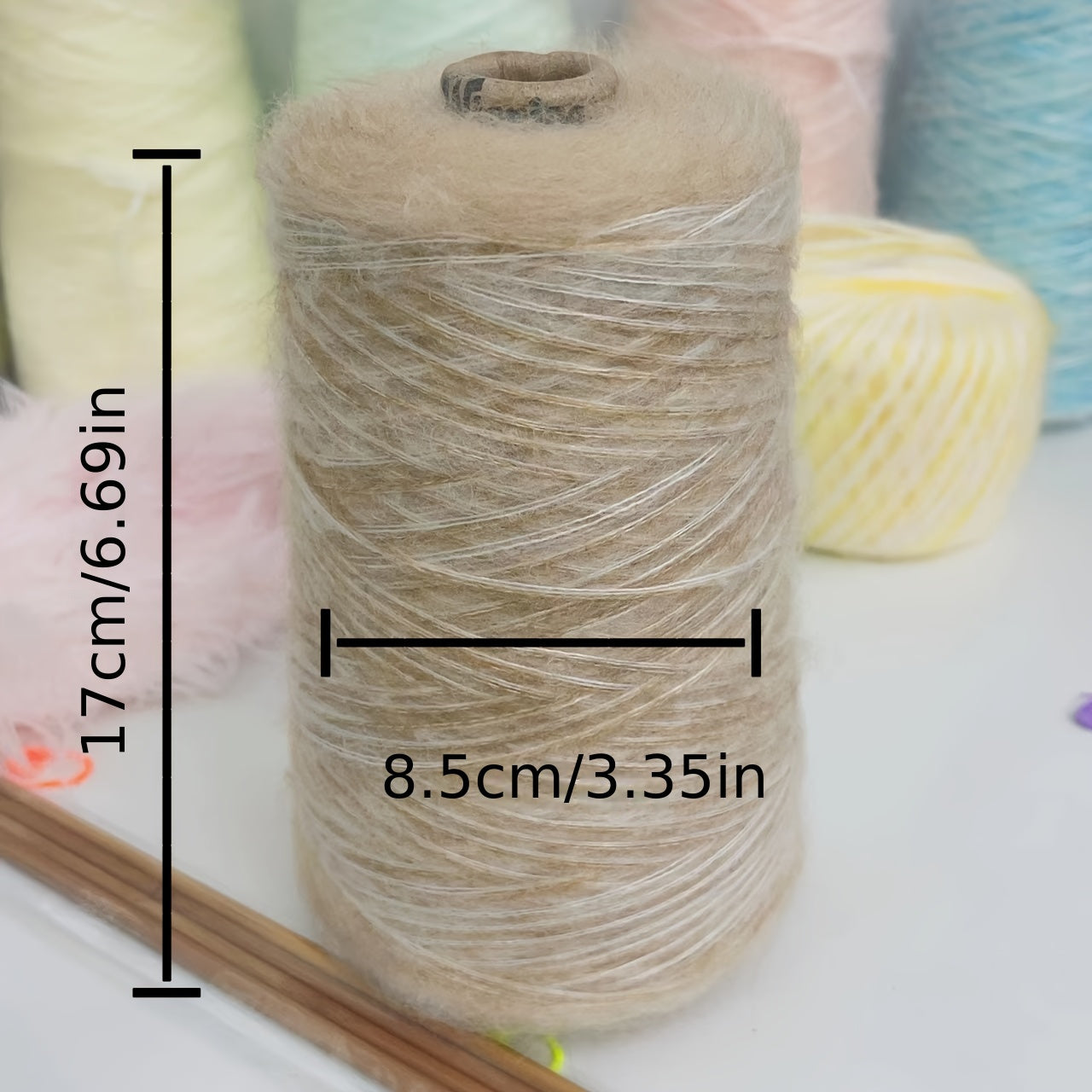 1 barrel 200g 50% mohair soch 50% akril, sviterlar, sharflar, qo'l bilan to'qish, kroşet qilish uchun yumshoq va qulay. Mohair soch, 3 ipli ip, 1mm qalinlikda, qalinligi 6".