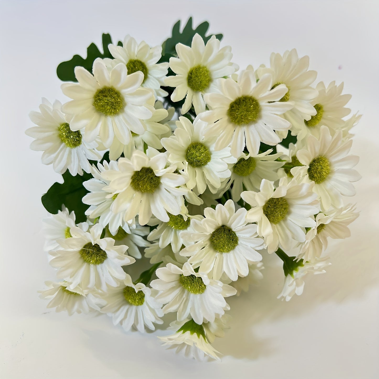 1 set of 21 UV resistant plastic daisies for outdoor decoration, ideal for gardens, courtyards, weddings, holidays, and parties.