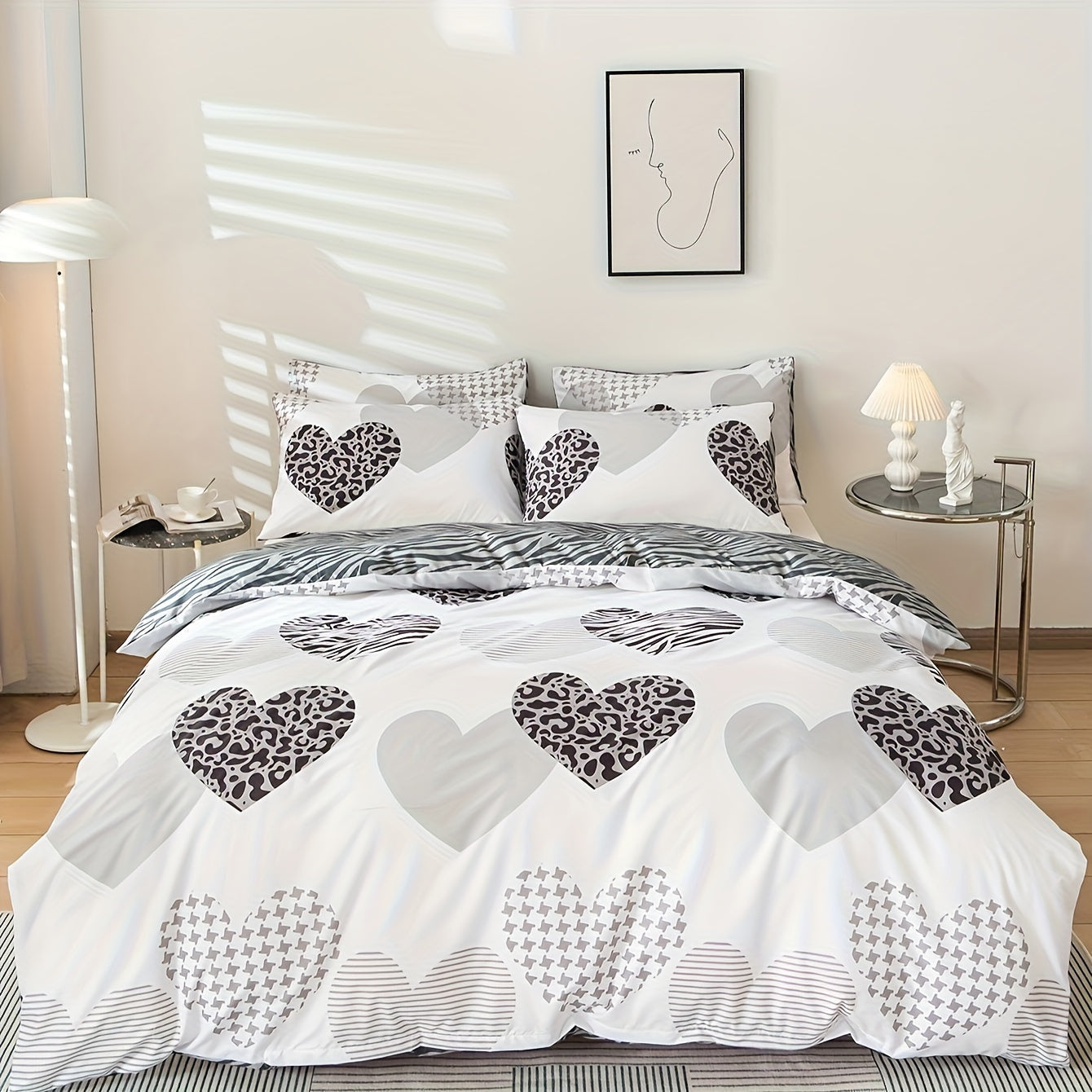 3-piece Duvet Cover Set with Fashionable Love Leopard Print, Includes 1 Duvet Cover and 2 Pillowcases (Core not included). Soft and Comfortable Bedding Set for Bedroom or Guest Room.