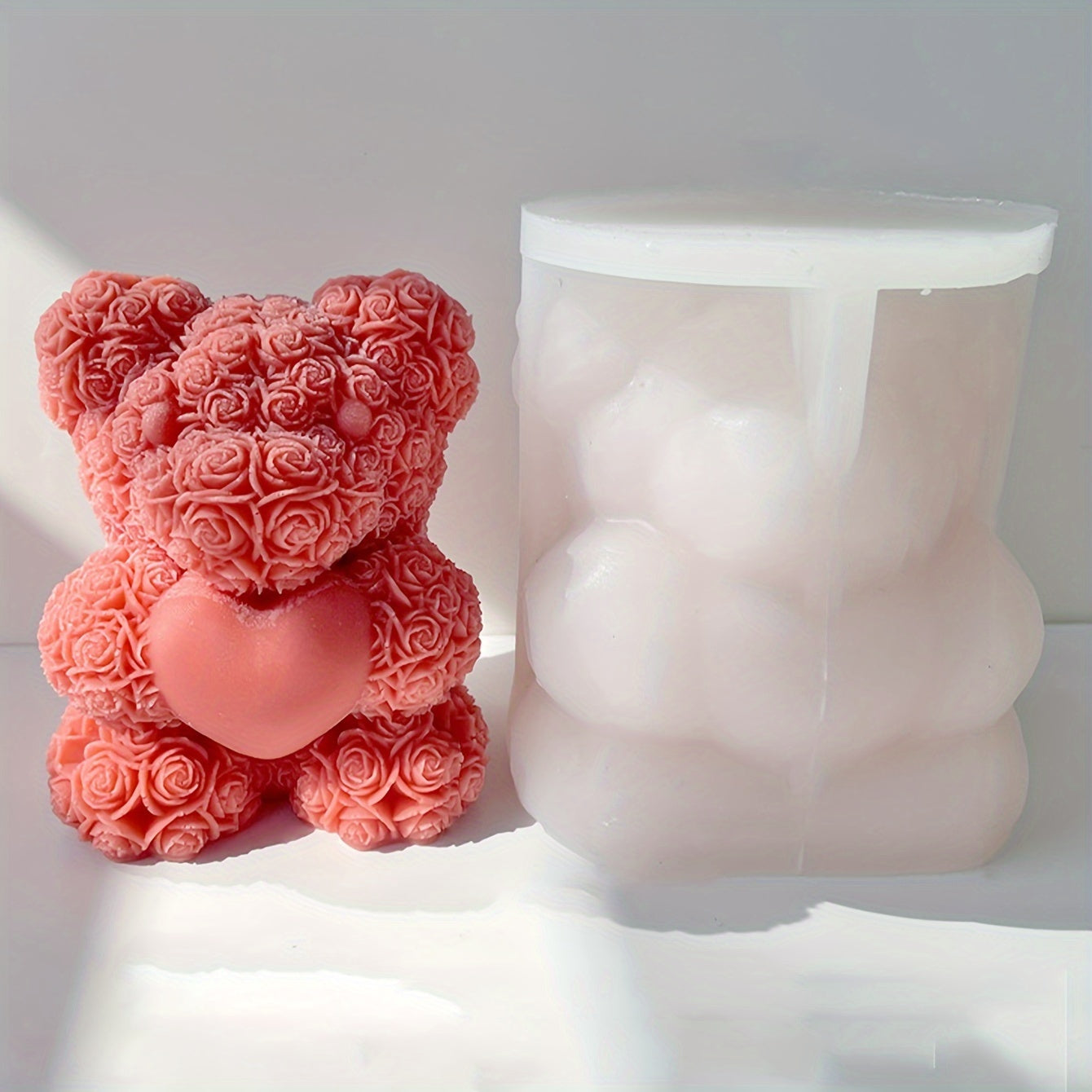 Valentine's Day silicone mold for making bear-shaped candle and aromatherapy plaster ornaments.