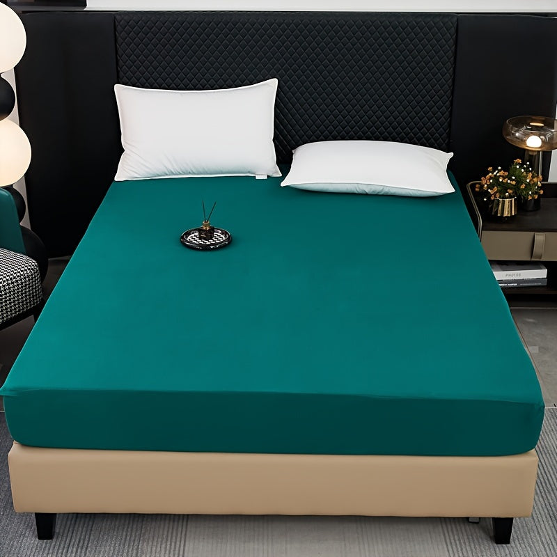 Protect your mattress with this waterproof cover made of polyester polyurethane encasement. It is breathable, machine washable, and has a sanded finish for added comfort. Perfect for both bedrooms and hotel rooms. This set includes a single sheet