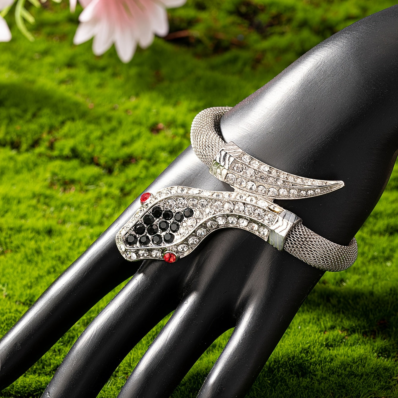 Stylish rhinestone snake bracelet made of zinc alloy for daily wear or gifting